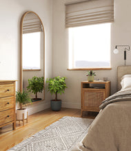 Load image into Gallery viewer, Earthy stand:one_stand
