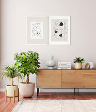 Load image into Gallery viewer, Sandy stand:one_stand
