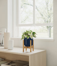 Load image into Gallery viewer, Twilight Blue stand:bamboo
